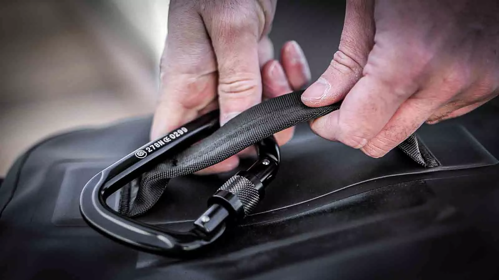 CARABINER.jpg PRO DRYBAG TASCHE 55L