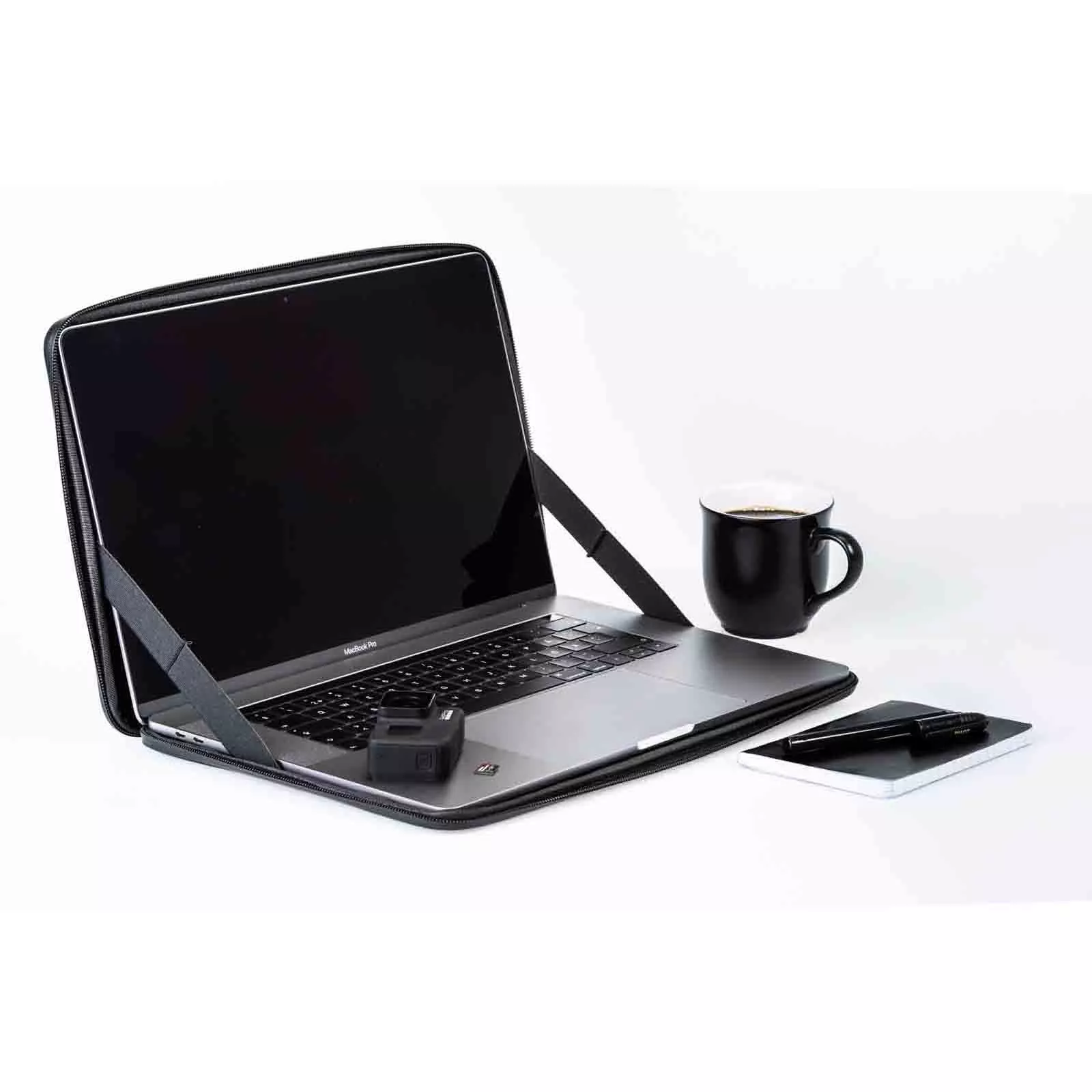DRYCASE_Work station.jpg DRYCASE LAPTOPHÜLLE 15" (MB Pro)