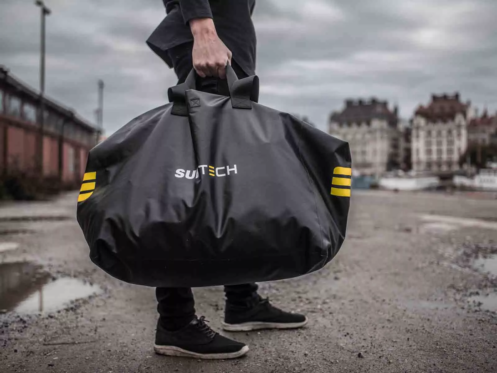 DRY TOTEBAG 90L_Carrying.jpg PRO DRY TOTEBAG 90L