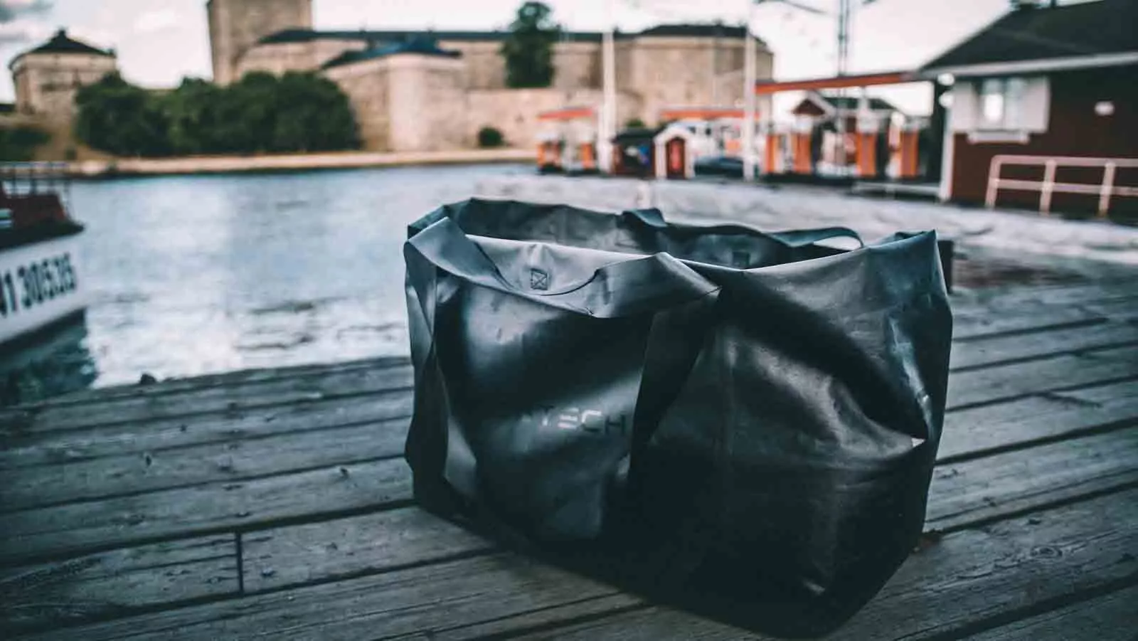 Dry Totebag 90L_Lifestyle.jpg PRO DRY TOTEBAG 90L